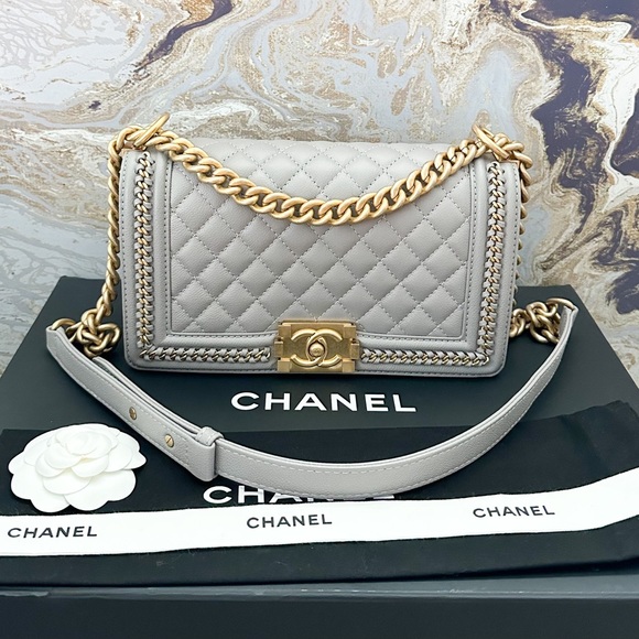 Chanel Caviar Quilted Chain Around Medium Boy Flap - Picture 3 of 16